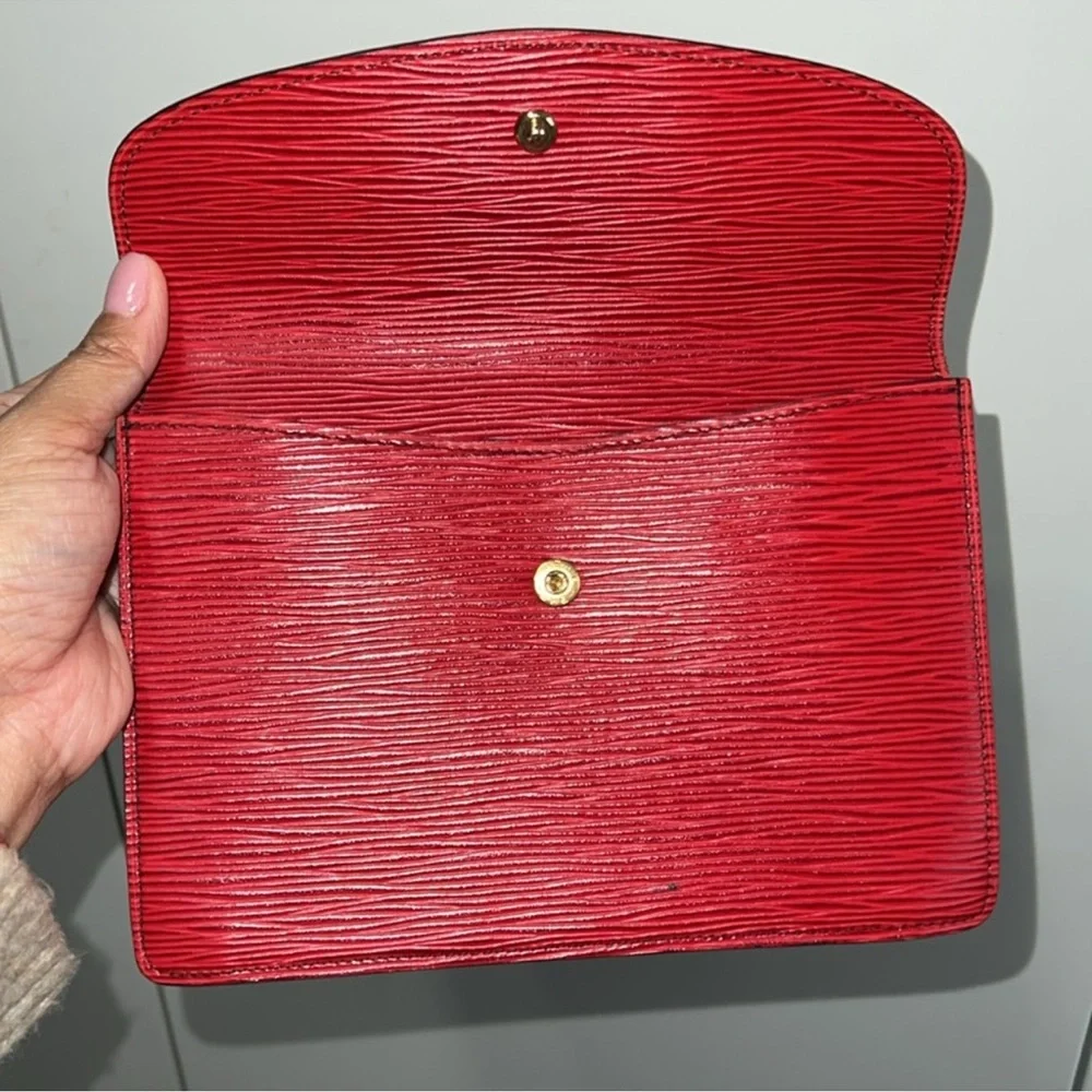 Louis Vuitton Epi Leather Clutch mini bag - Picture 6 of 13